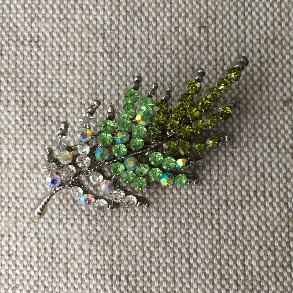 Leaf brooch